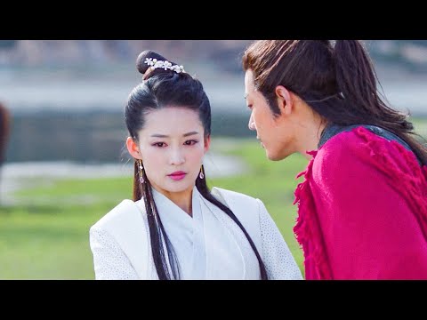 Видео: У меня уже есть парень, но этот красивый мужчина все еще пытается все лучше, чтобы преследовать меня