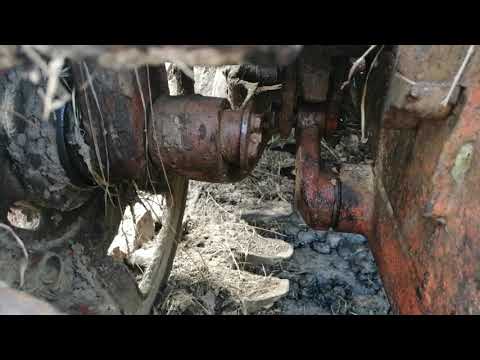 Видео: механизм подъема опускания направляющего колеса на ДТ75Б