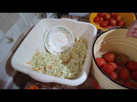 Видео: Квашеная капуста с помидорами /Квашеные помидоры как из бочки/Заготовки на зиму.