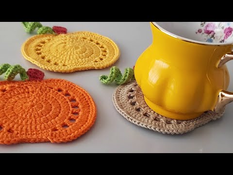 Видео: САМАЯ МИЛАЯ подставка под стакан из тыквы, связанная крючком! 🎃 Простой пошаговый урок