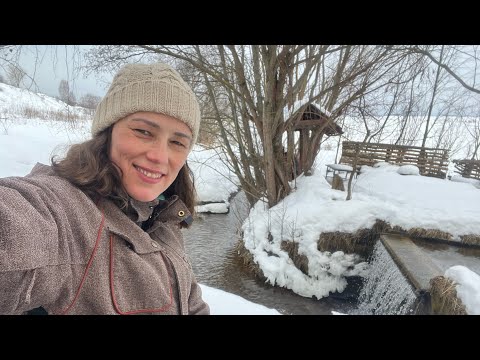 Видео: Одиночный поход к водопаду. Готовлю дамплинги на мини-печи.