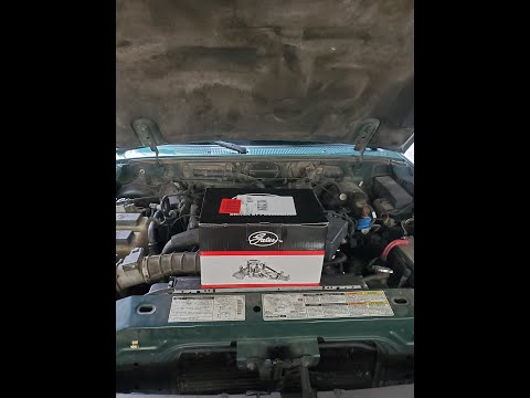 Видео: Как заменить водяной насос, цепь ГРМ и уплотнитель крышки ГРМ на Ford Ranger 3.0 1999 года. Разбо...