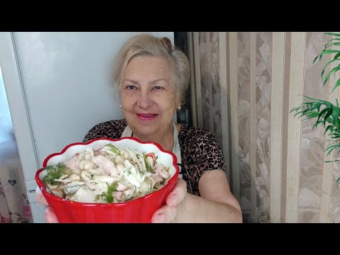 Видео: Салат всего из 4 ингредиентов.Быстрый и вкусный салат.Готовлю и на праздничный стол и на будни.