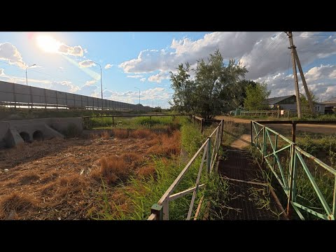 Видео: Комбинатский 2025. Вокруг района. Забор вдоль трассы и жалобы жильцов.
