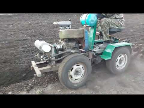 Видео: Проверка на работу переделанного двигателя УД-2 с самодельным распредвалом.