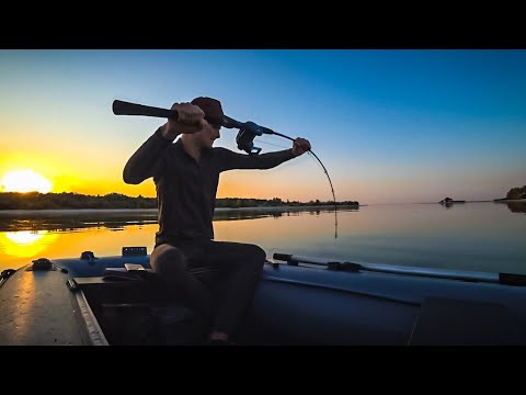 Видео: ВОТ ЭТО ВЕЧЁРКА! СОМЫ НА ВЫПОЛЗКА КЛЮЮТ ТОЛЬКО ОПУСКАЙ! Ловля сома на квок. Рыбалка на сома 2023