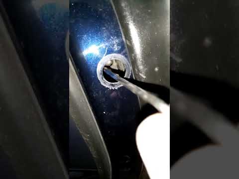 Видео: Audi A8 D3 снятие дверной ручки
