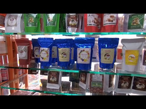 Видео: ГОА-24г. Кандолим (Candolim).  Едем в супермаркет  "Newton`s" на местном автобусе.