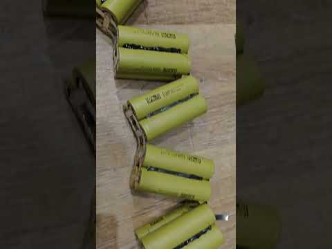 Видео: Kugoo x1 Часть 2. Батарея 20000mAh сборка. Паяем контроллер. Делаем ракету.