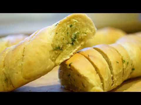 Видео: Багет с чесночным маслом. Замечательный рецепт выпечки для завтрака