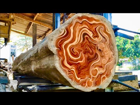 Видео: Находившийся в земле десятилетиями, он был переработан в блоки для домов джогло.