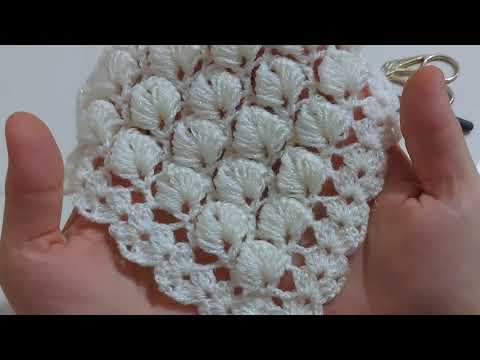 Видео: Как связать треугольную шаль крючком для начинающих / Легкие схемы вязания шали крючком / субтитры