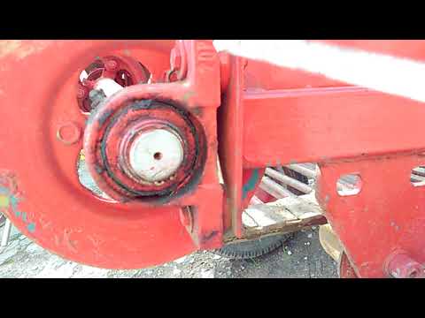 Видео: Обзор транспортерной картофелекопалки к минитрактору МТЗ 082 132