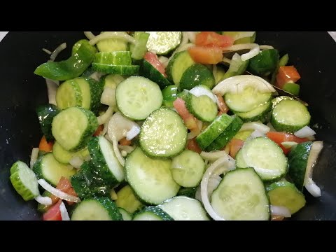 Видео: Хрустящий САЛАТ ИЗ ОГУРЦОВ на зиму,из кривых и переросших огурцов, без стерилизации,