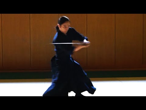 Видео: Техника рисования меча "Battojutsu Sumigaeshi" Takayuki Kanayama 2025
