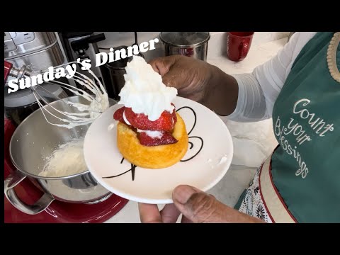 Видео: Воскресный ужин с тушеными свиными отбивными, капустой и быстрым десертом!!