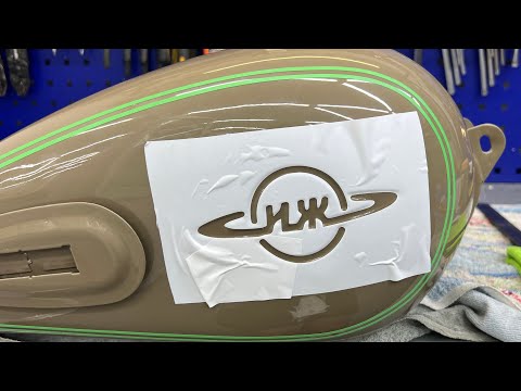 Видео: Как быстро нарисовать цировки на бензобаке. Феникс радует новым трафаретом