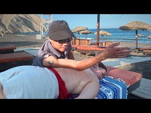 Видео: УЛИЧНЫЙ МАССАЖ с ЗАМЕЧАТЕЛЬНЫМ КИТАЙСКИМ ТЕРАПЕВТОМ САНТОРИНИ 🇬🇷