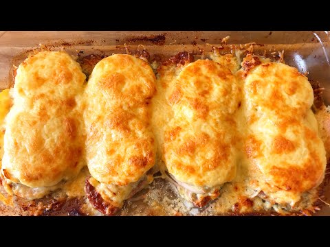 Видео: СВИНИНА ПОД АНАНАСАМИ | ВКУСНЕЙШИЕ ОТБИВНЫЕ К ПРАЗДНИЧНОМУ СТОЛУ!