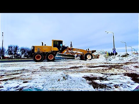 Видео: Борьба со снежными валами! Легковушка в ловушке!