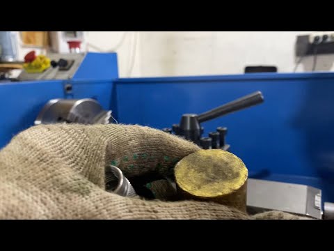 Видео: Точим удлинитель для замера компрессии.