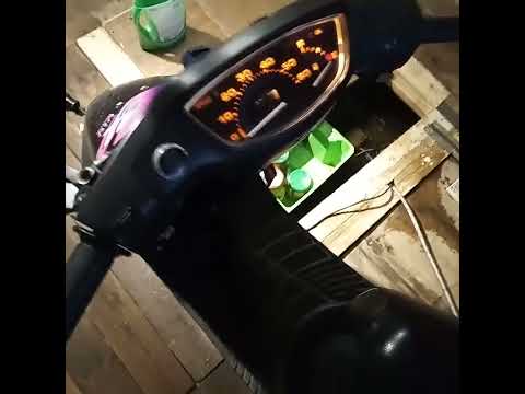 Видео: Хонда Дио 27 , проблема с поворотниками .