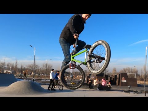 Видео: Катаемся на BMX в Киргизии. Скейтпарк Бишкек. Работа в шоу на BMX