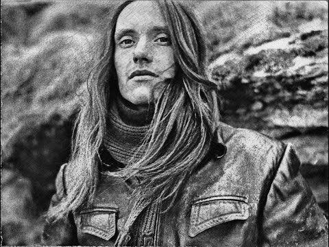 Видео: "Ударник с длинной косой".