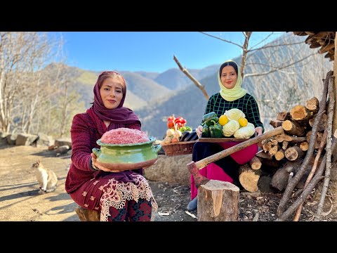 Видео: Капуста и баклажаны, фаршированные мясным фаршем, на ужин в деревне