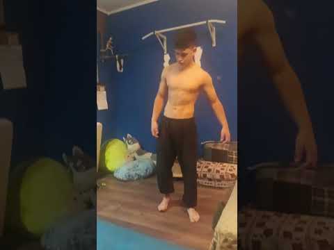 Видео: 100 отжиманий за подход на одной руке 