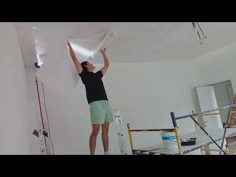 Видео: Potolokka Stekloxolst yopishtirish, urgatuvchi video   #шпаклёвка #керамогранит #ремонт #стеклохолст