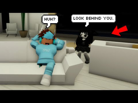 Видео: Я нашел ЖУТКУЮ КУКЛУ в Брукхейвене, которая двигается по ночам...