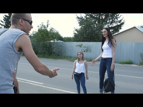 Видео: САМАЯ ВЫСОКАЯ ДЕВУШКА С САМОЙ МАЛЕНЬКОЙ ПОДРУГОЙ/THE TALLEST GIRL WITH THE SMALLEST FRIEND Выпуск200