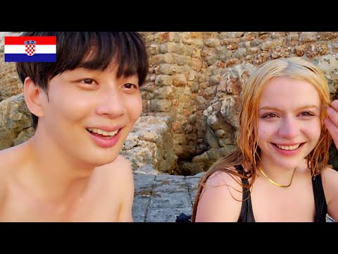 Видео: Что происходит, когда ты купаешься в океане с красавицей-блондинкой?