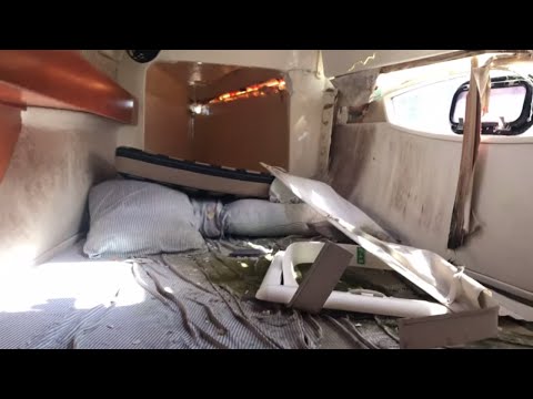 Видео: 24. Катамаран  Robertson & Caine  Sunsail 384 2010, разбитый, но выживший, после урагана “Ирма“