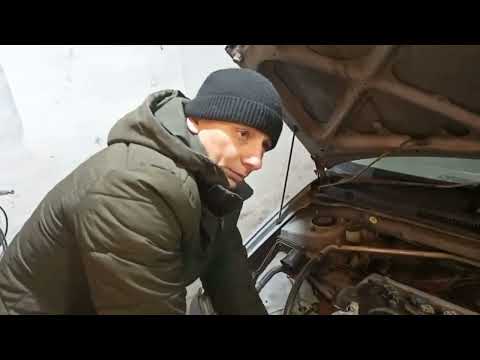 Видео: Как снять генератор Toyota Corolla. Без смотровой ямы или подъемника.