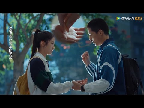 Видео: У Золушки была повреждена рука, красивый босс очень волновался и аккуратно перевязал