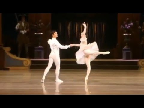 Видео: ЕВГЕНИЯ ОБРАЗЦОВА-ВЛАДИМИР ШКЛЯРОВ, ОЛЕСЯ НОВИКОВА -КИМИН КИМ (сравнение)