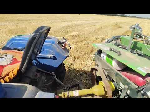 Видео: Как прессовать солому прессом 0850