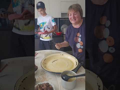Видео: ПРИЕХАЛИ РОДИТЕЛИ ГОТОВЛЮ БЕСБАРМАК