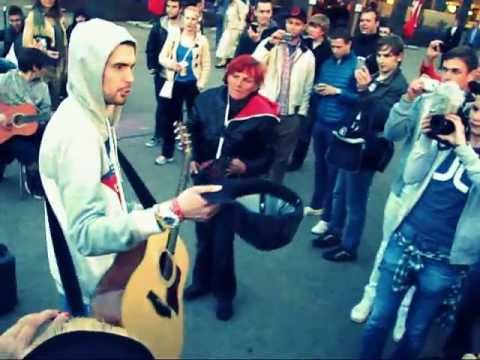 Видео: Noize MC. Фрагмент уличного выступления в Риге [4.6.12]