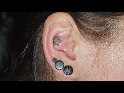 Видео: САМА СЕБЕ ПРОКОЛОЛА ХРЯЩ ПРОКОЛ УХА ПИРСИНГ КОНЧ