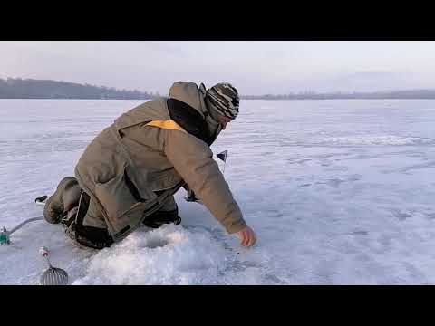 Видео: ЩУКИ И ФОРЕЛИ РВАЛИ ЛЕСКИ, НЕ ЛЕЗЛИ В ЛУНКИ, УТАСКИВАЛИ УДОЧКИ. (ловля форели, часть 4)