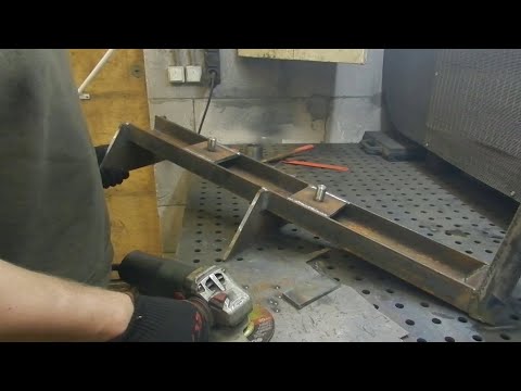 Видео: Изготовление кронштейна для запасного колеса(лапа под запаску)