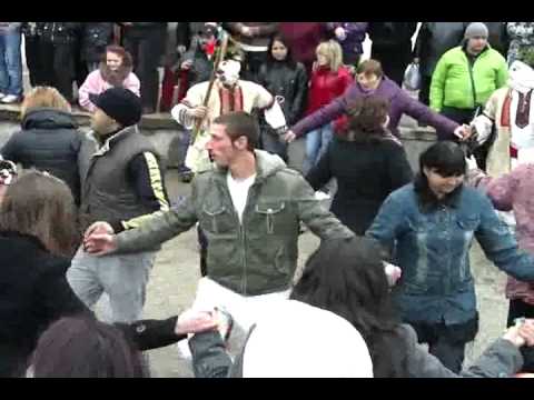 Видео: Иванов ден в с.Гиген 2012.avi (24)