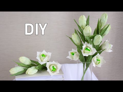Видео: Ветка лилии из конфет и гофрированной бумаги Мастер-Класс