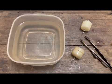 Видео: Как определить негерметичность поплавка карбюратора.