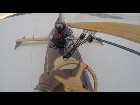 Видео: Буер в сильный ветер с балластом.