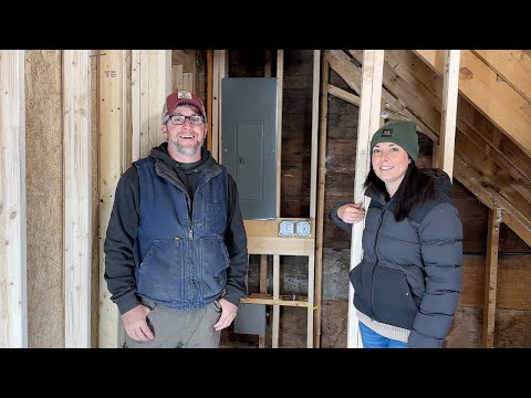 Видео: ПРОЩАЙ, АВТОНОМНОЕ ЭЛЕКТРОСНАБЖЕНИЕ?! Электрическая панель установлена, и в нашем 150-летнем ферм...