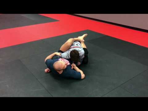 Видео: Продвинутые Атаки из Закрытого Гарда